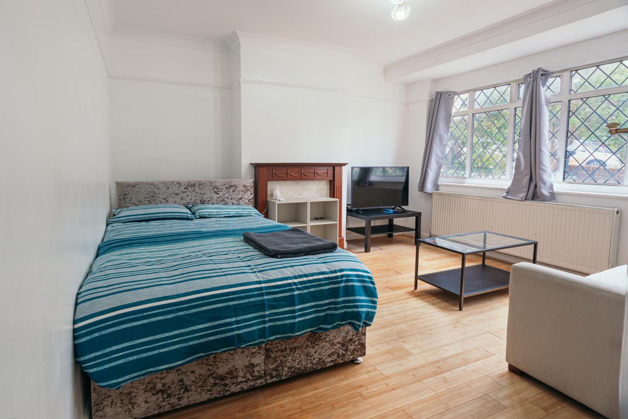 2 Bed, Wembley, Ealing, *
