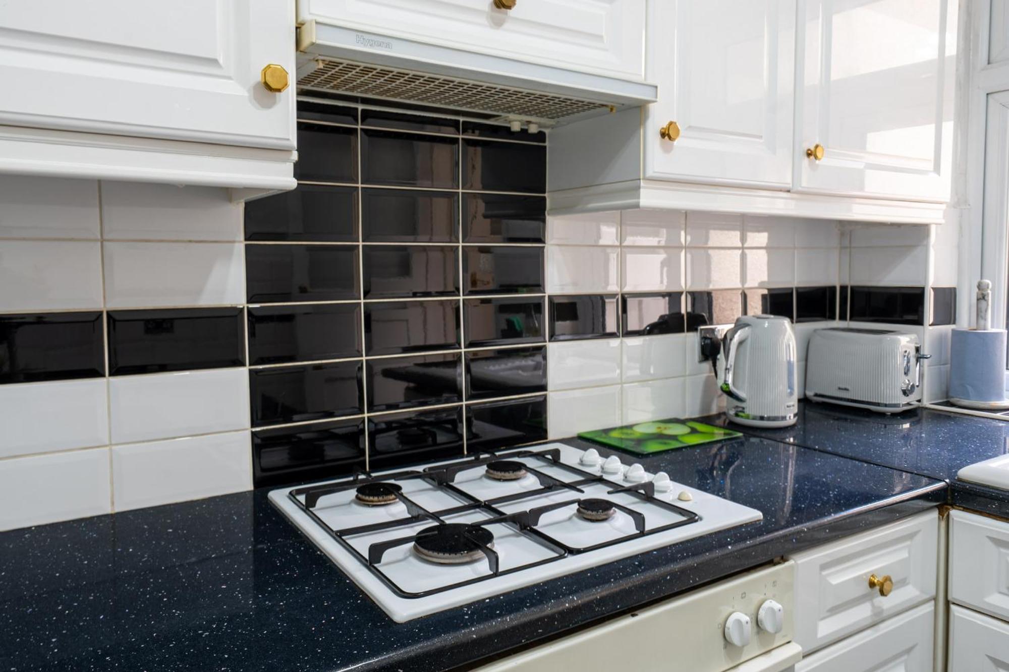 2 Bed, Wembley, Ealing, * London